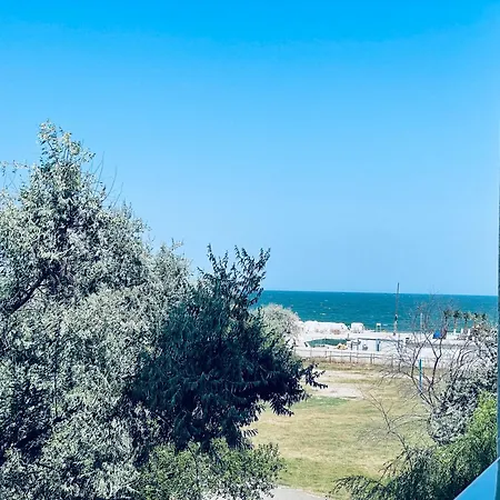 Selena By The Sea Mamaia