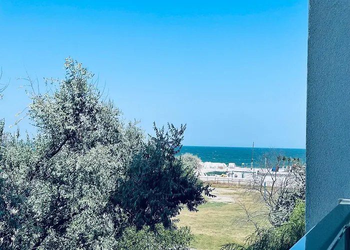 Selena By The Sea ママイア